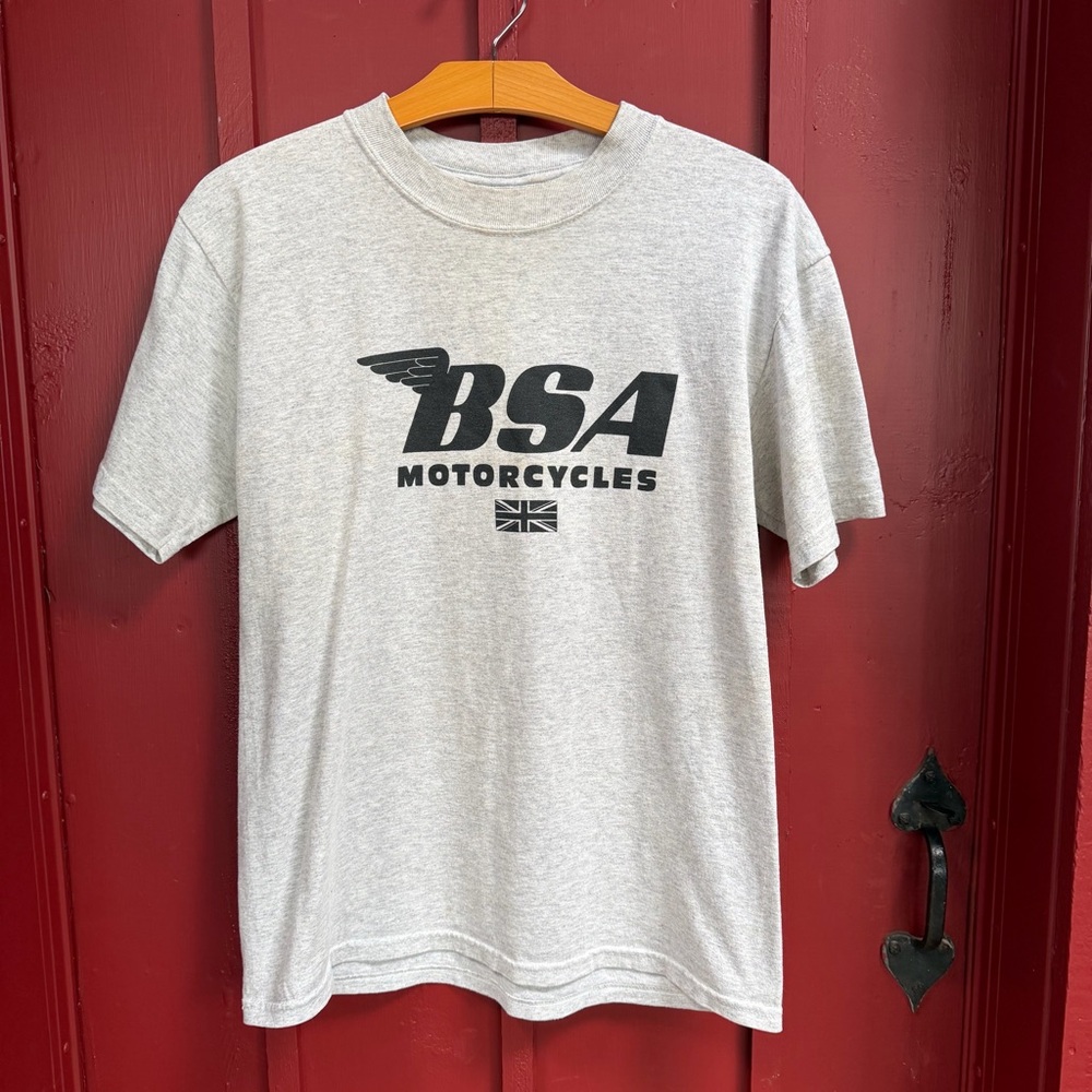 Britain Motorcycle Club Tee! Y2K Gray Motorcycle Graphic Tee